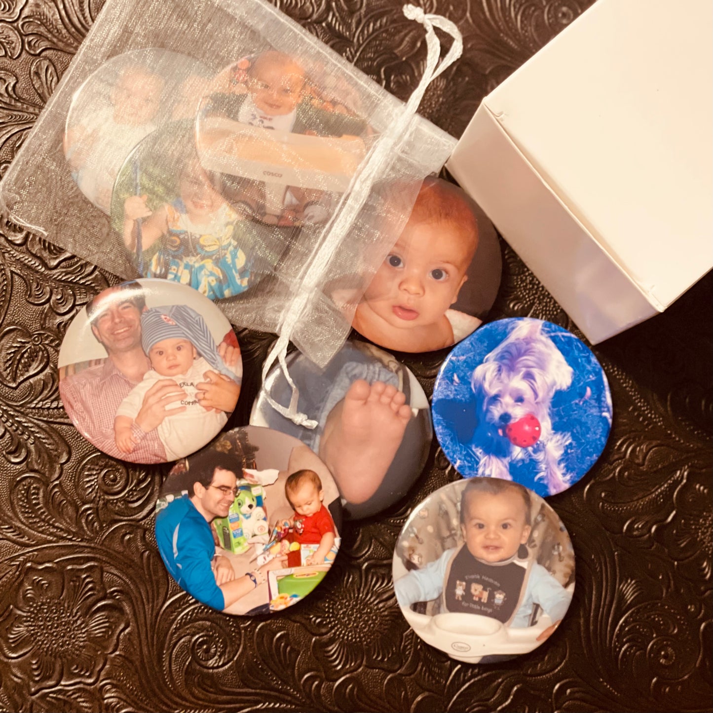 Set of 9 round photo magnets