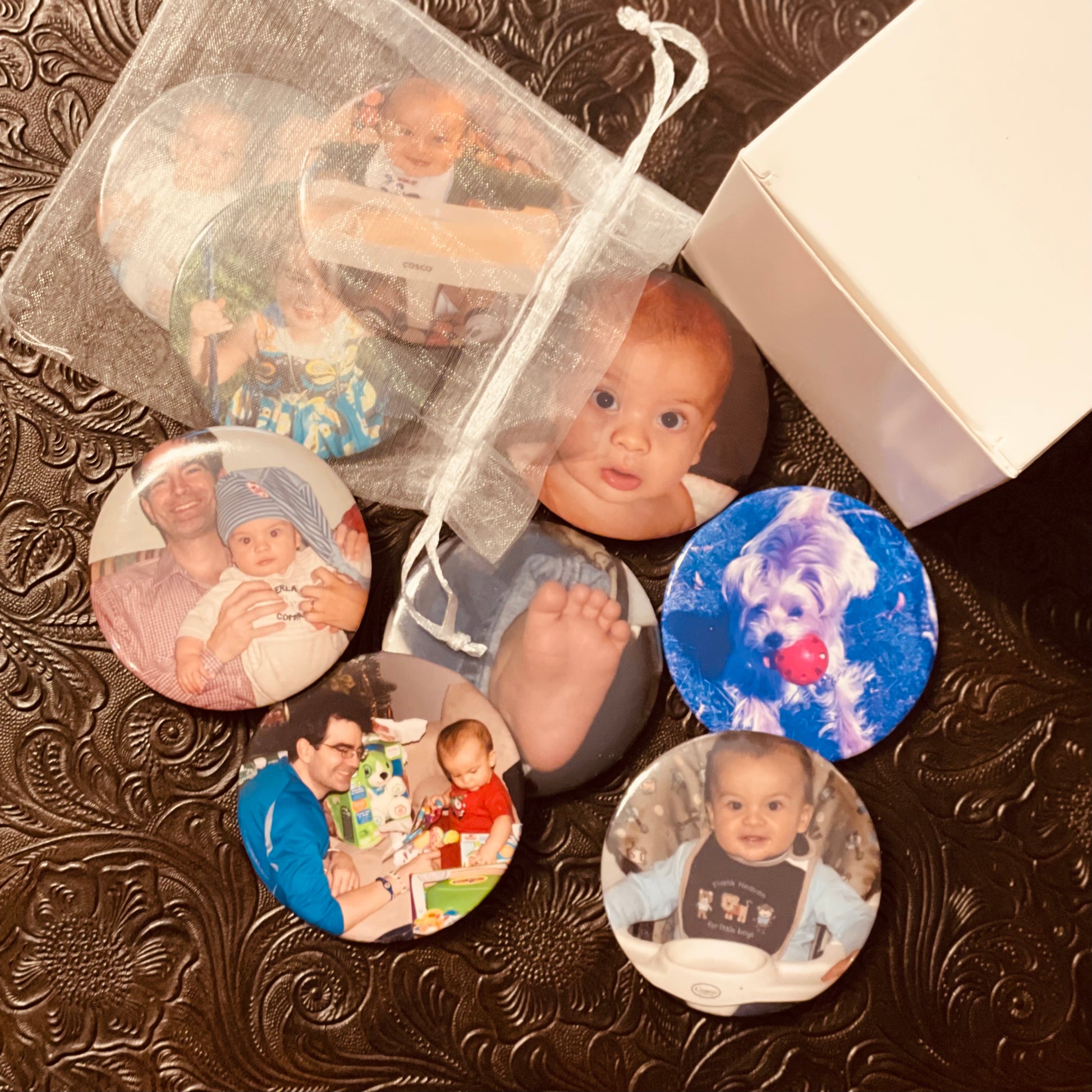 Set of 9 round photo magnets 